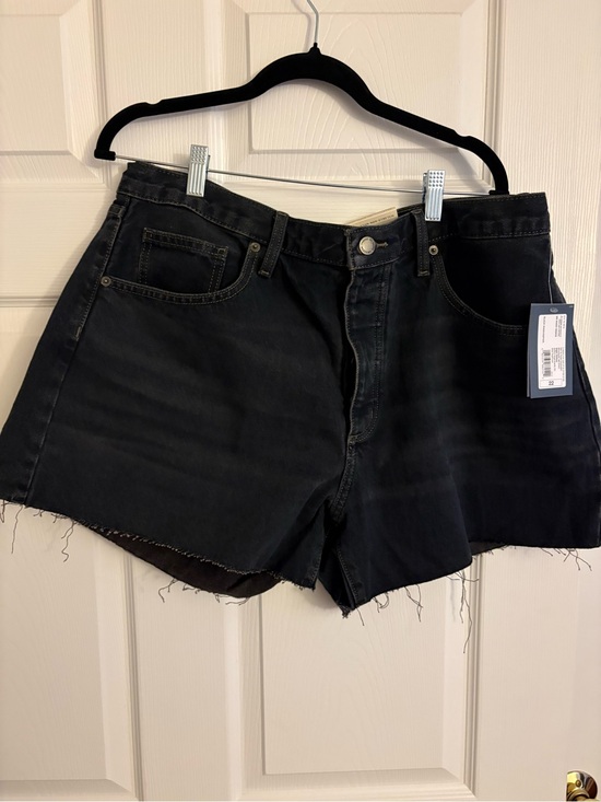 Universal Thread Pants - Universal Thread Women’s Black Raw-Edge Denim Shorts New (size22)